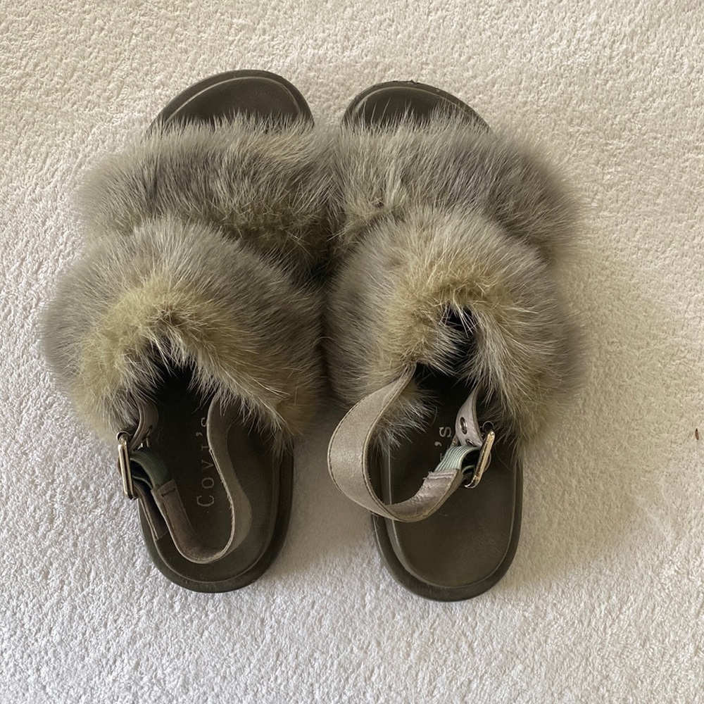 Fur Birkenstock style gray sandals size 6